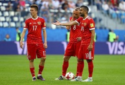 Сборная России опустилась на рекордно низкое место в рейтинге FIFA Сборная России опустилась на рекордно низкое место в рейтинге FIFA