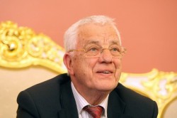 Композитору Раймонду Паулсу исполняется 80 лет