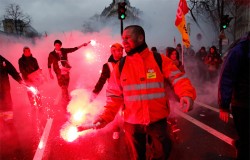 На улицах французских городов продолжается протест против трудовой реформы