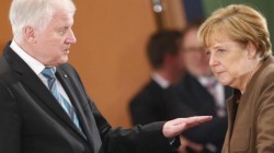 Соратник Меркель назвал ее политику "господством беззакония"