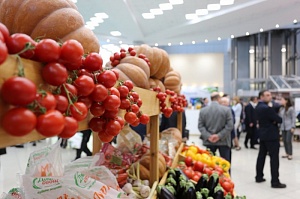 Россия уменьшила импорт продовольствия на треть