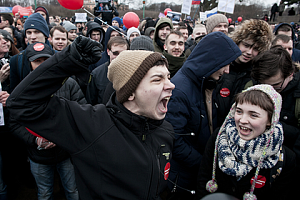 РКН предупредил соцсети об ответственности за призывы подростков на митинги  