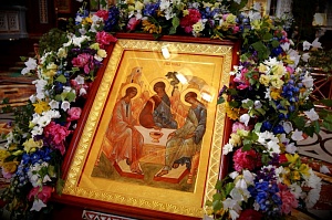 Православные отмечают День Святой Троицы