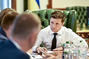 Зеленский внёс в Раду проект закона о люстрации Порошенко