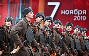 На Красной площади прошёл марш в честь парада 1941 года