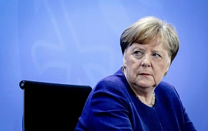 Меркель «играет в бутылочку»