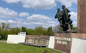 Памятник советским солдатам демонтировали на западе Украины