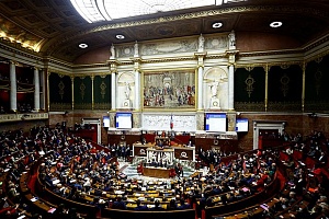 Парламент Франции проголосовал за вотум недоверия правительству