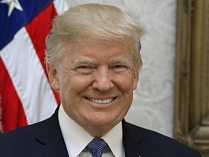 Трамп: из-за пошлин лидеры заинтересованных стран начали «целовать его в зад»